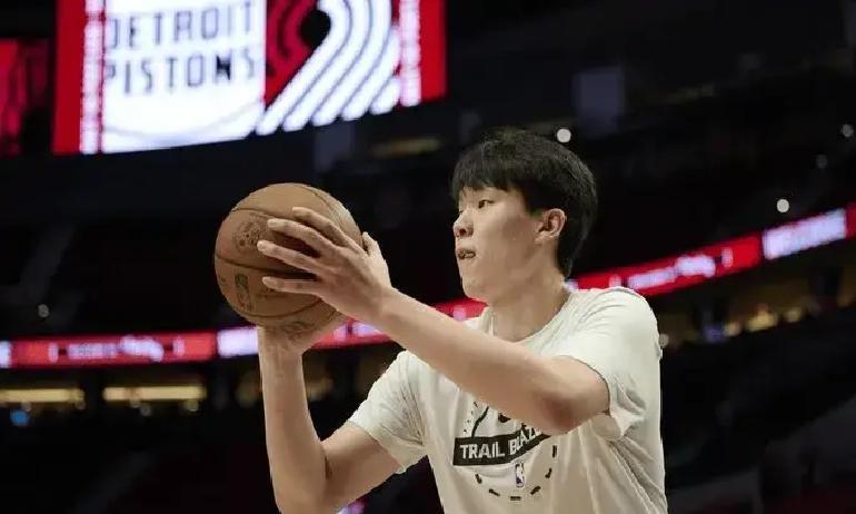 最后1分02秒，青岛落后12分。刘维伟换上了达卡里·约翰逊。
 
不是杨翰森。