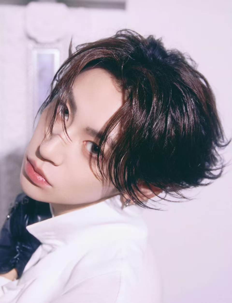 王琳凯欧式贵族吸血鬼塑王琳凯520生日吸血鬼大片啊啊啊这个小鬼夯爆了！内娱迎来了