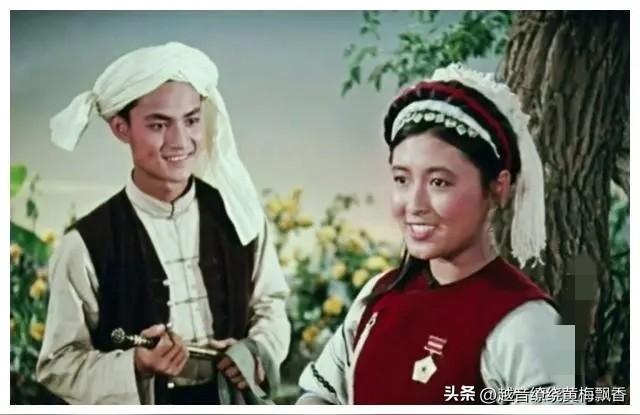 杨丽坤在片中的表演堪称一绝，她把金花的纯真、善良、美丽展现得淋漓尽致。她的眼神灵