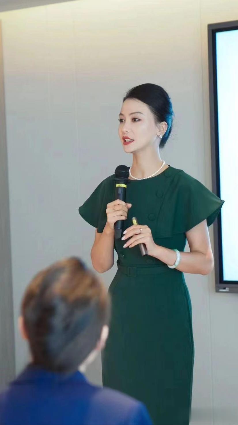 年薪500W的集团高管，分享的职场经验：
①你投入时间的地方，就是你收获成果的地