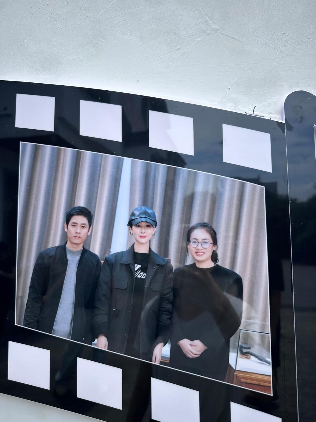 阿紫学习制墨时的合照 想我们李祯了～ 