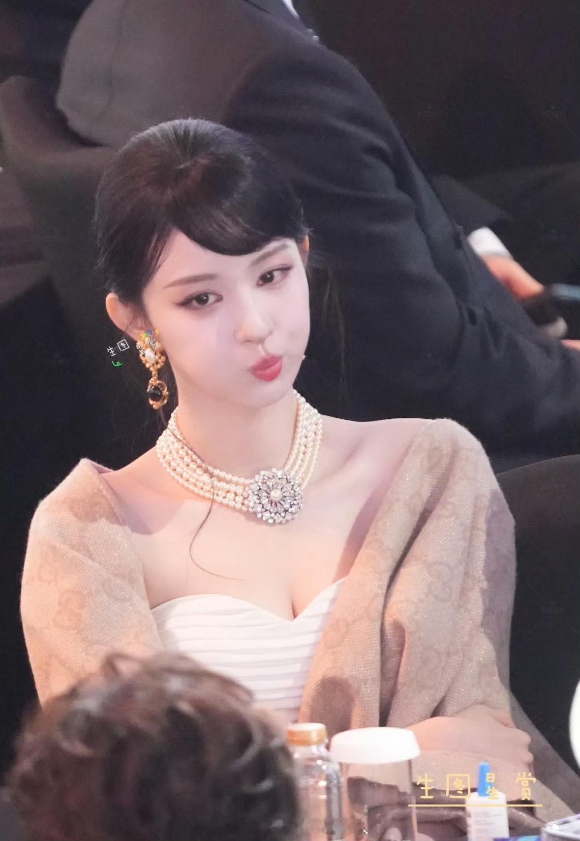 王楚然提抹胸楚然也太接地气了