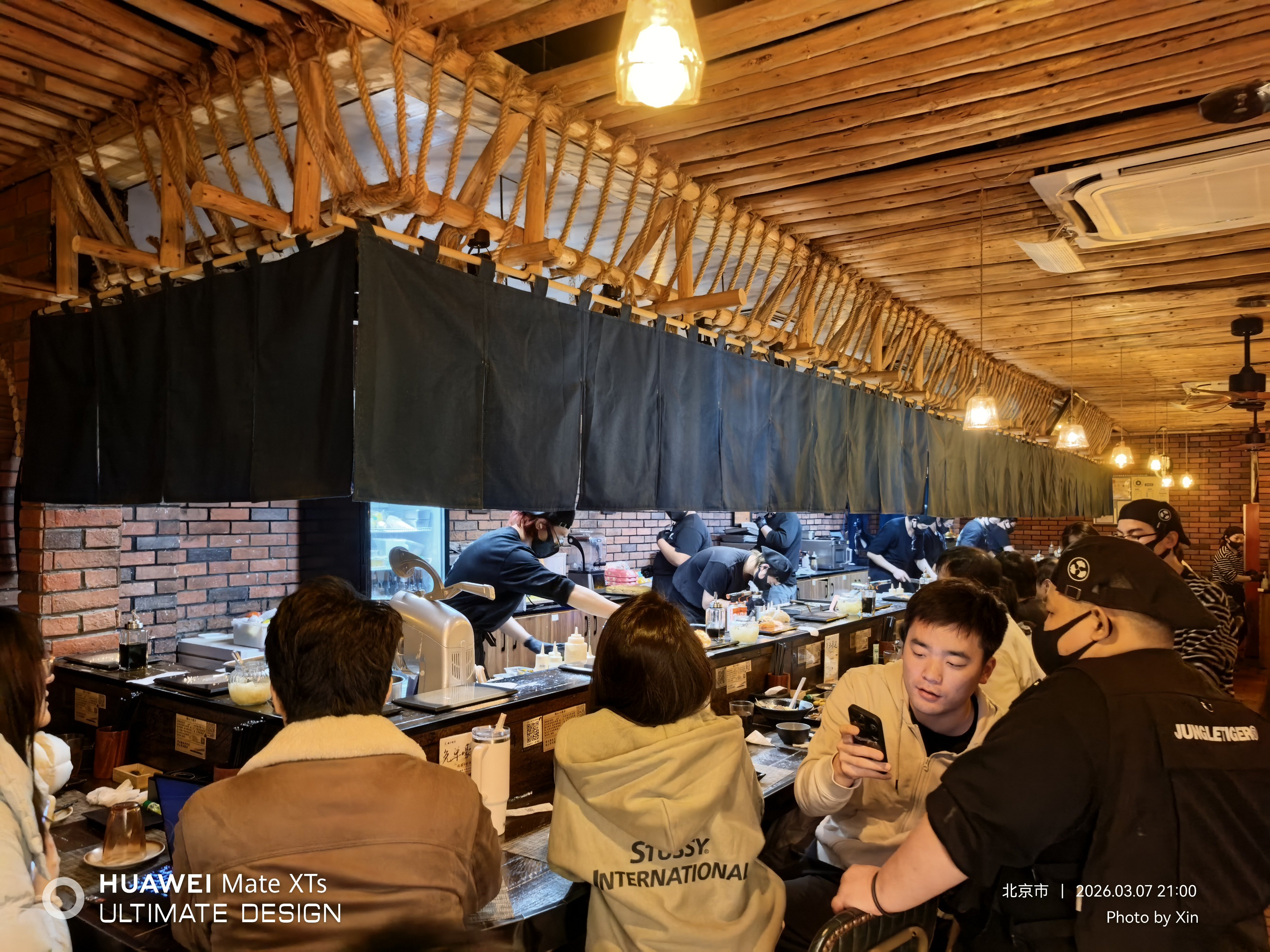 这是一个晚上9点的寿司店~而我，还在等位老霍随便聊 北京·昊来了寿司(北京台湾街