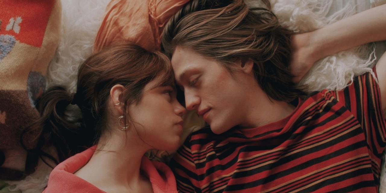 内心要多幸福才能拍出这么甜的电影！！
2024年美国爱情电影《四季之后》
一部青