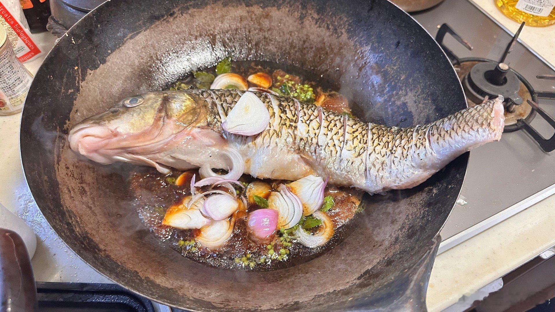 我的周末📆～～烤几只小香鱼、炖条大鲤鱼🐟 