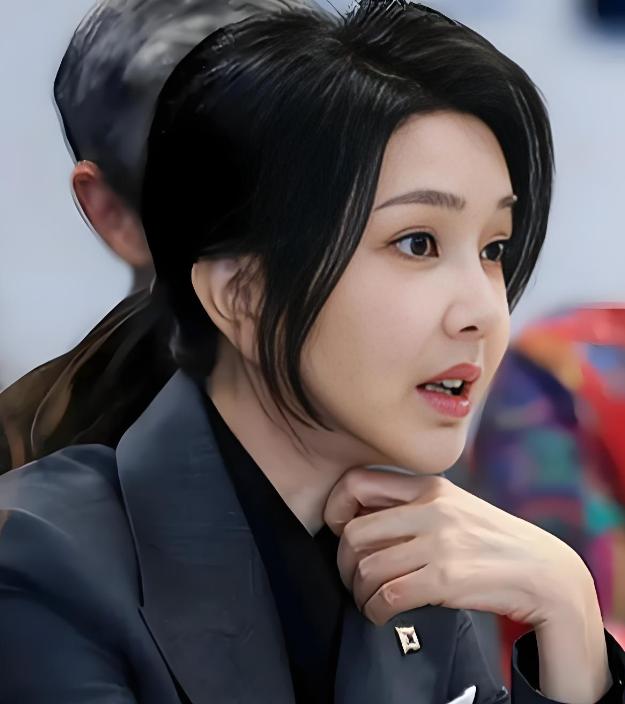 尹锡悦如果真爱金建希，就应该用认罪来换取李在明的从轻发落。李在明针对金建希，其实