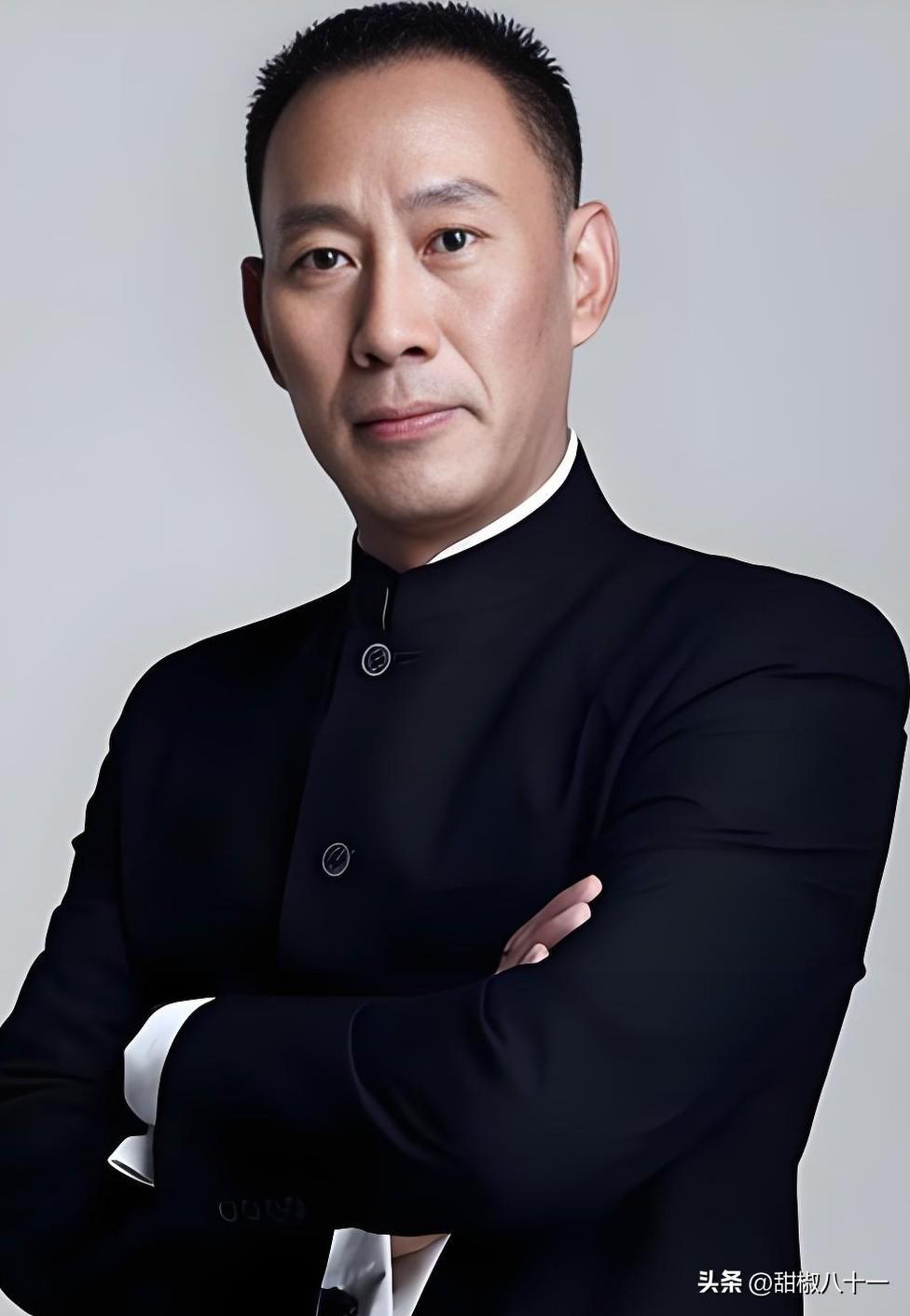 《种墨园》热播，

发现个好久不见的老戏骨，

就是剧中饰演林伯的那个男演员吴京