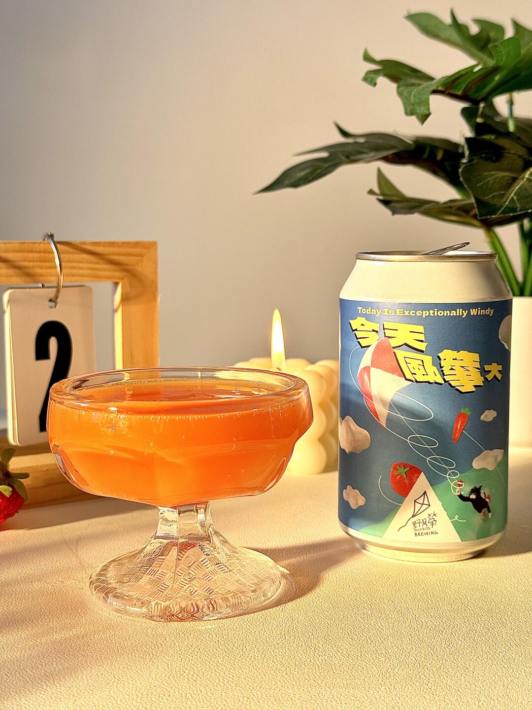 一杯补齐每日所需维生素的微醺果汁