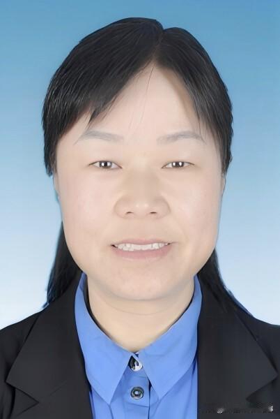 李燕兰，女，藏族，1972年6月出生，云南德钦人，现任迪庆藏族自治州人民政府副州