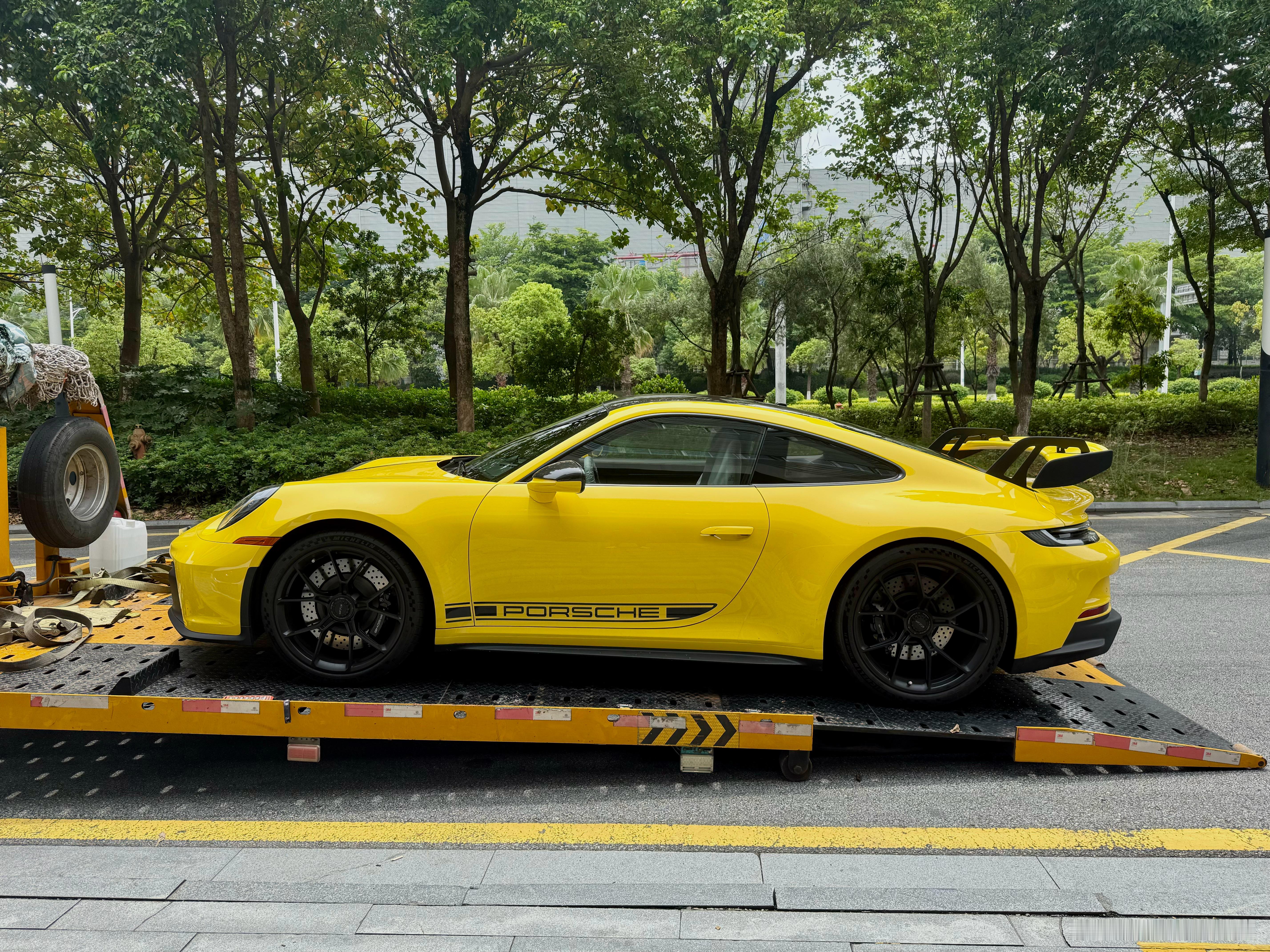 今天发走这台992GT3[偷笑]月底还有加单的大哥吗udg梦想车库  ​​​