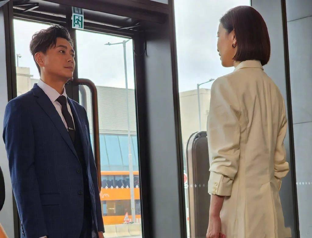 熬夜追完了《新闻女王》，佘诗曼也太飒了，最后小彩蛋居然还有黄宗泽，是真的惊喜，难