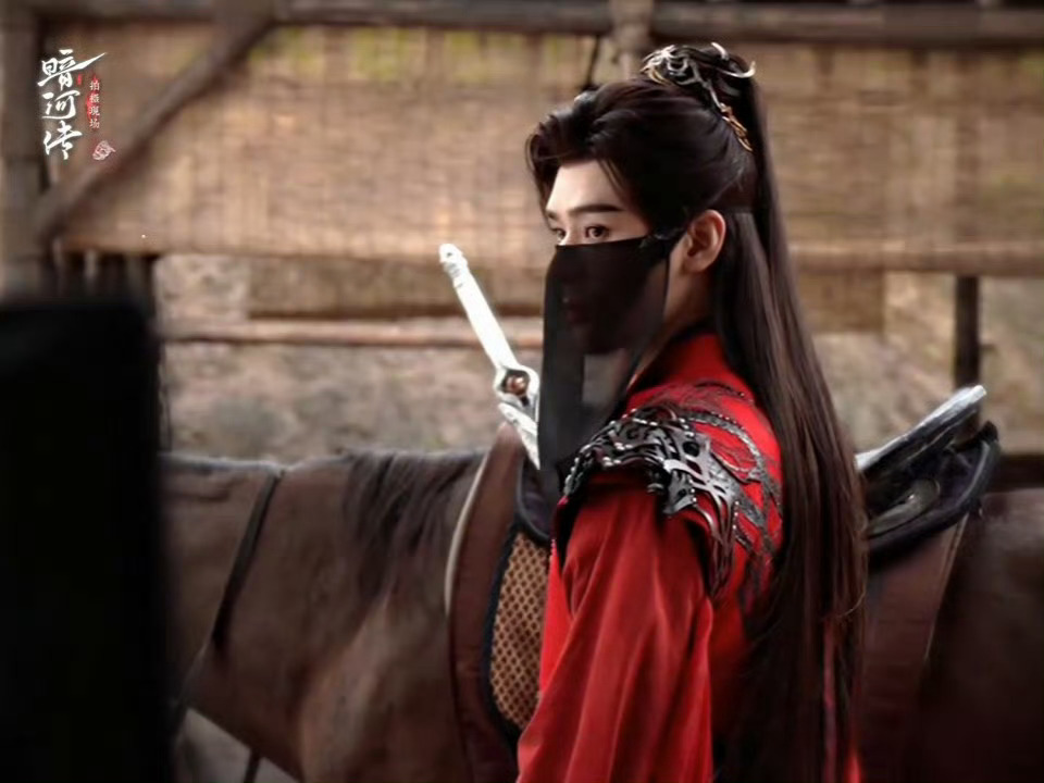 龚俊暗河传，声音好听 龚俊暗河传红衣骑马 ​​​