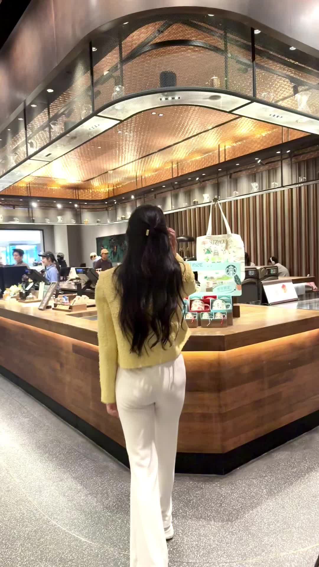 这个世界，回报率最高的，始终是全力以赴的投资自己 ，好好工作、好好生活...