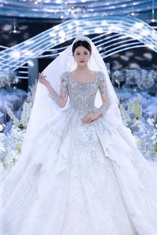 嫁人究竟看家境还是人品?！！

嫁人究竟看家境还是人品，这是每位适婚女性都必须面