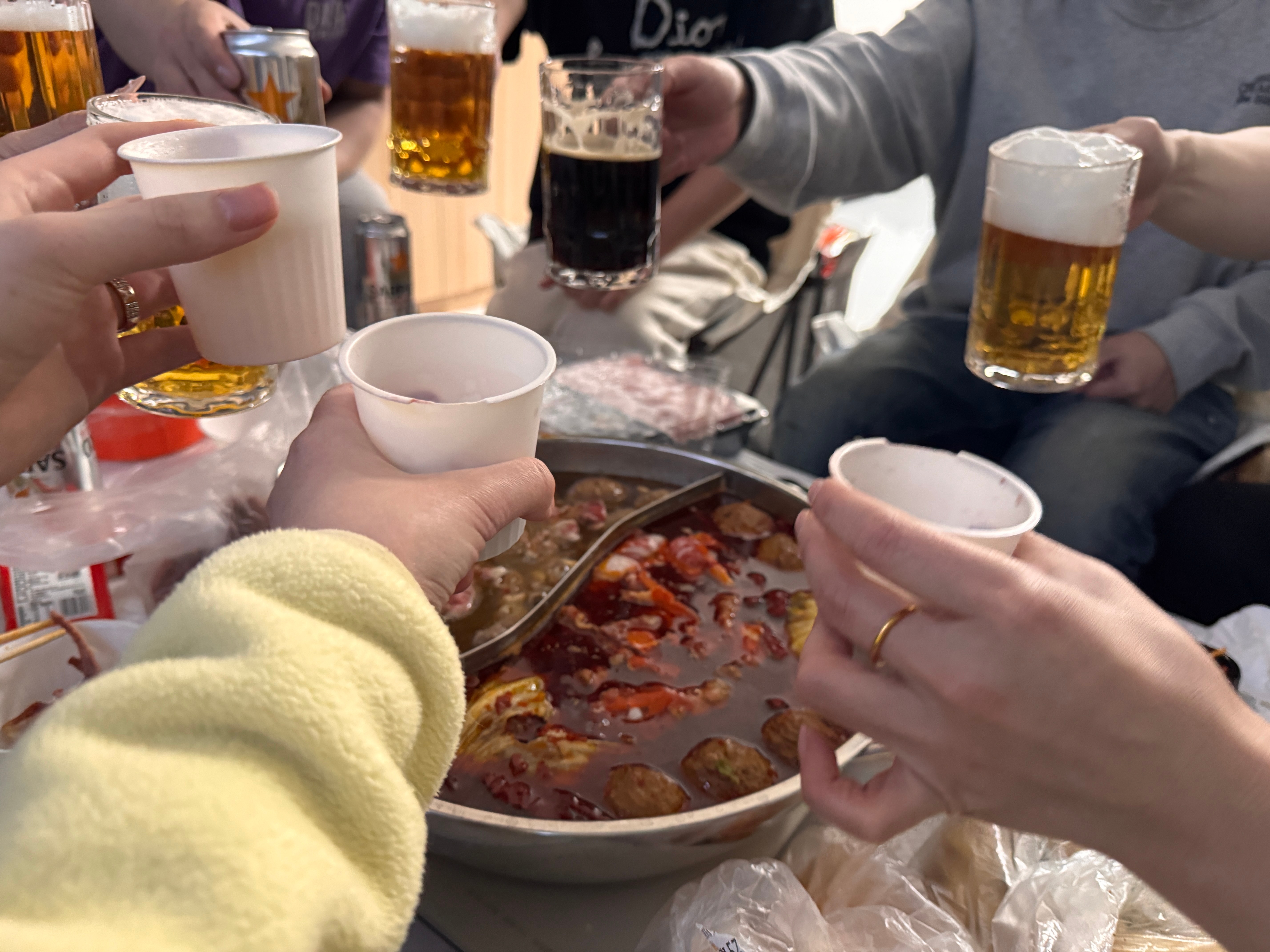 喝酒误事啊。说好的早上去万龙顶门冲粉，结果没起来。粉❄️都让别人给滑了，留给我的