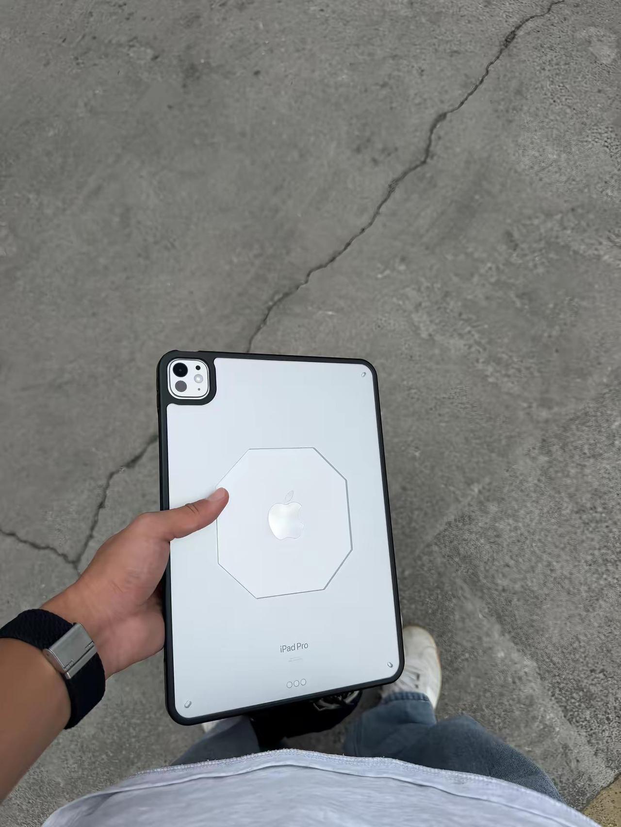 即使背包再怎么装不下iPad你会选择带iPad出门吗？Apple