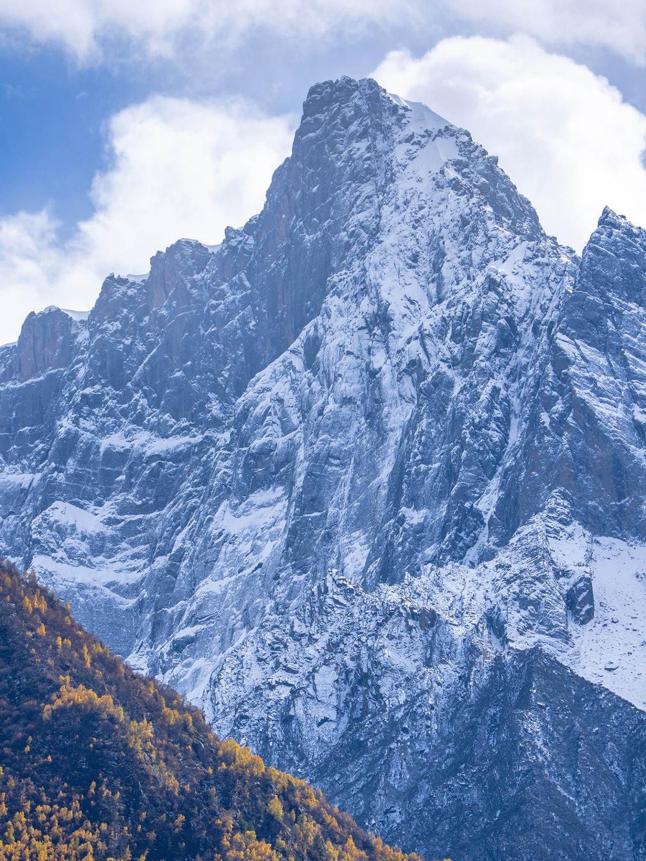 雄鹰和仙鹤飞过的雪山背后又会是谁的家乡？雪山 神奇动物在抖音