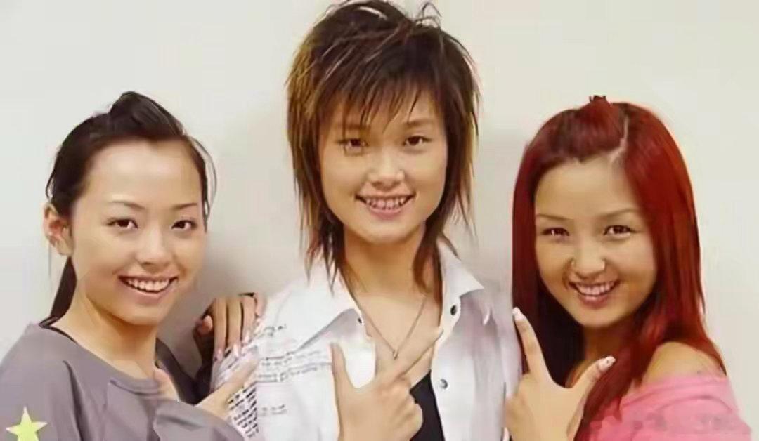 厉娜许飞纯恨CP近日，在芒果TV播出的情感综艺《后会友期》中，2006届《超级女