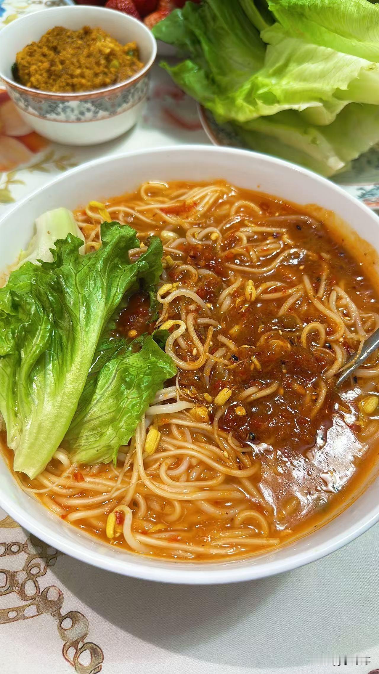 我特讨厌那种人:
就是跟你说话的时候，
总喜欢用手碰一下你、
尤其是异性，其实我