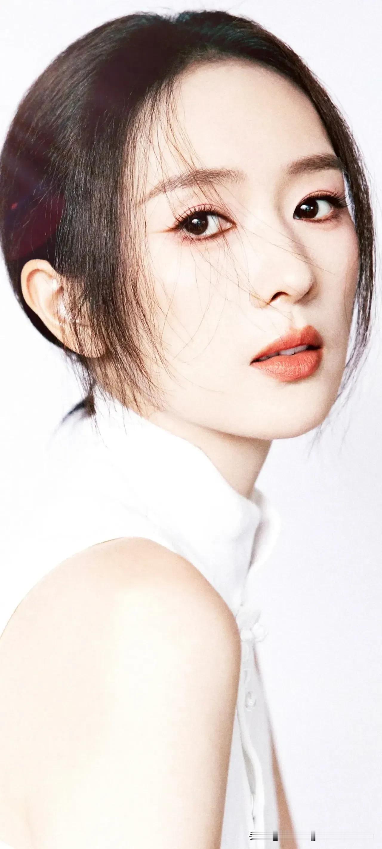 童瑶长相好，巩俐阿姨气质好气场大，章子怡阿姨长相气质也不错