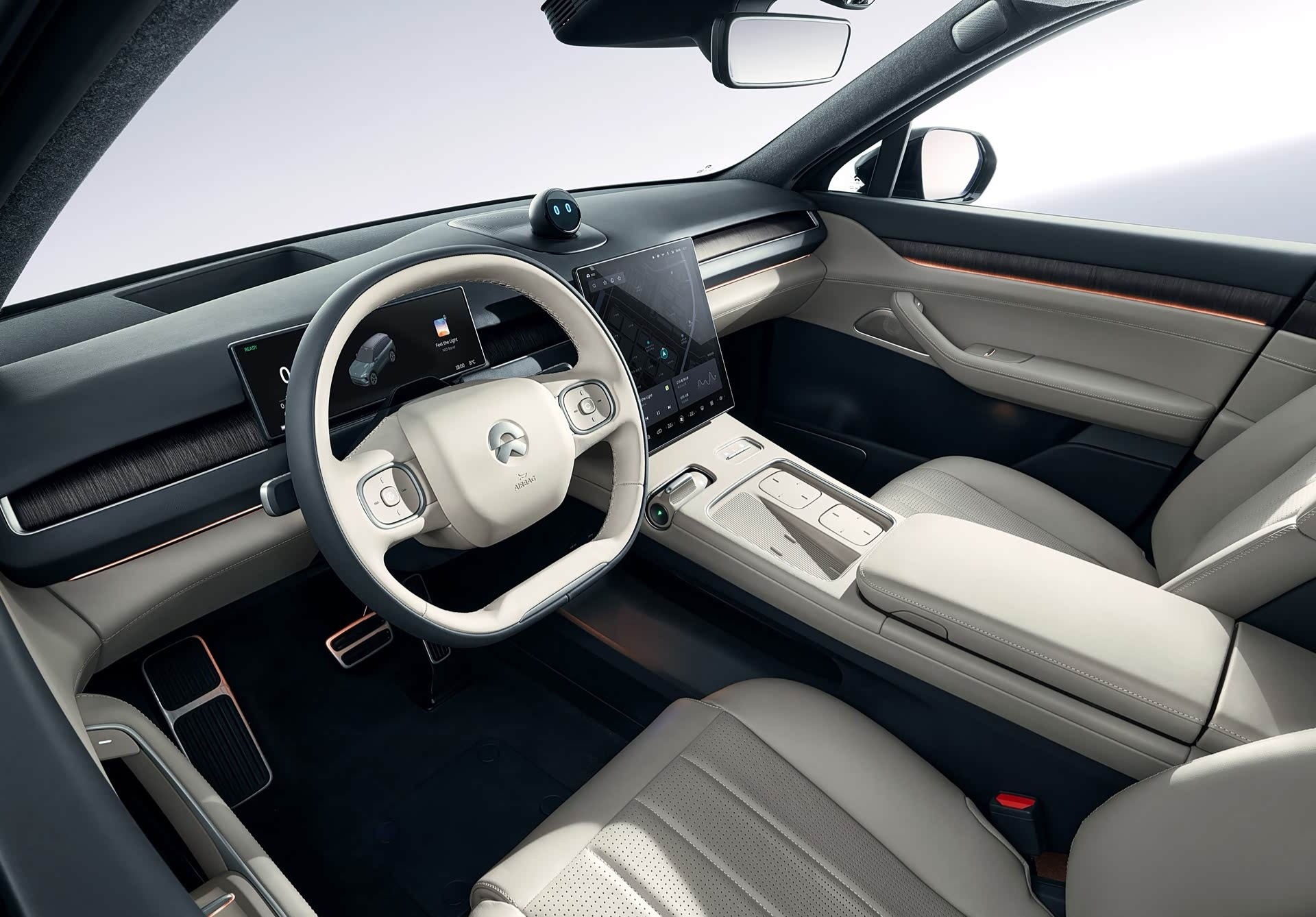 回头看蔚来第二代ES8，精致婉约，确实很养眼，可惜这种风格也确实不是最大多数高端