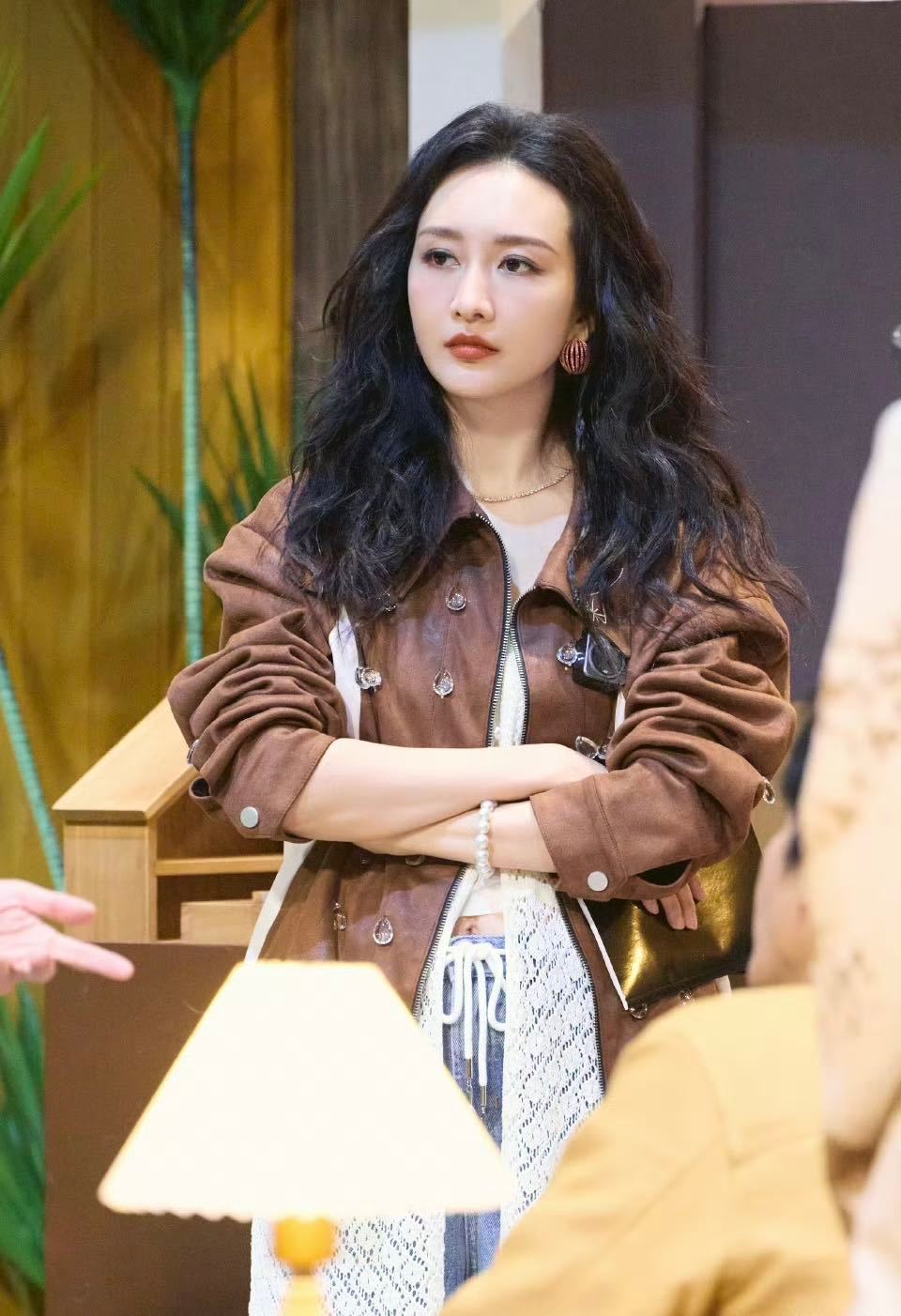 王鸥祝大家horse发生 王鸥马年谐音梗祝福太会了～结合《大侦探》名场面，既有梗