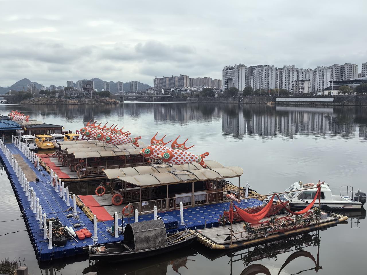 【热评】重罚方能树法的权威
三亚毁约民宿被罚35万吊销营业执照

三亚民宿毁约被