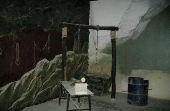 “我给你们显字。”1940年，一名中共地下党员被捕，面对敌人的轮番酷刑全然不惧，