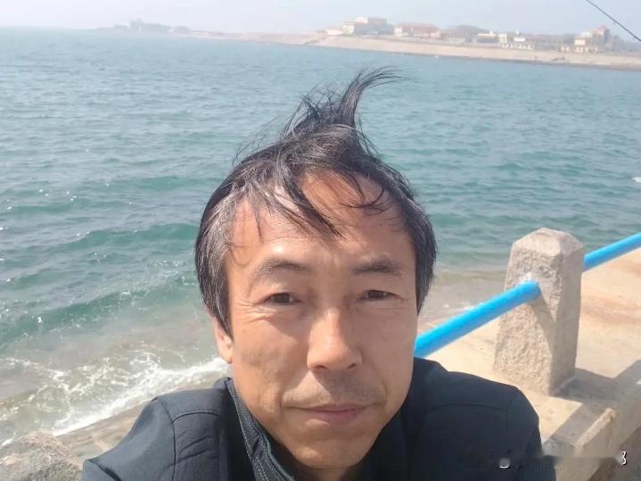 我就纳闷了！我眀明是80后，可居然有人说我是60后！无语了！我有这么老吗？只不过