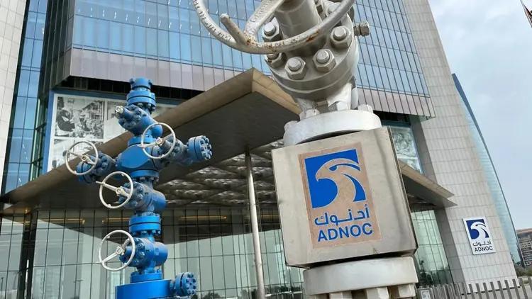 5月4日阿联酋阿布扎比石油公司一艘油轮在霍尔木兹海峡附近遭到伊朗两架无人机攻击，