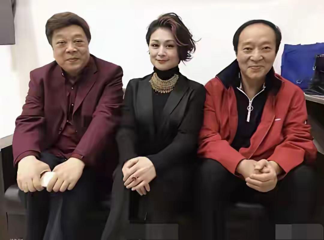 牛群
赵忠祥
于月仙
2020年
合影