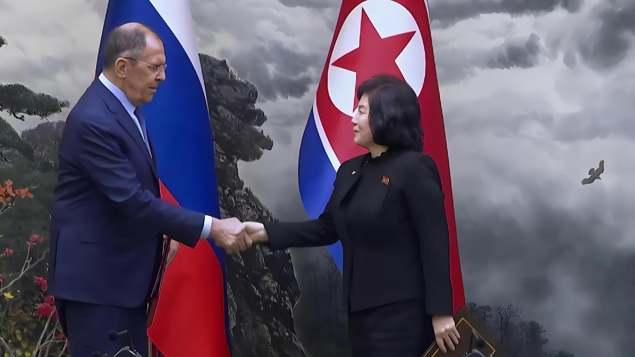 说一说这几天活跃在世界舞台上，跟我们中国有关的两个大人物。

第一个大人物是现在