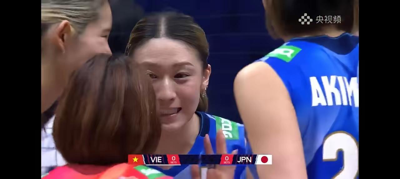 日本女排“放水”越南女排也太明显了！她们在8月25日傍晚的第1局比赛中，让越南女
