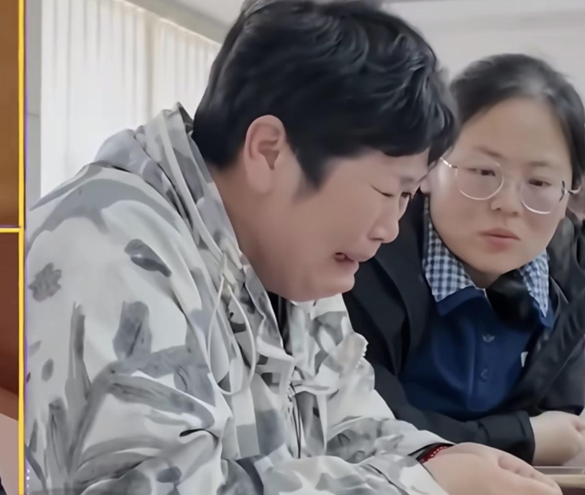 脱口秀演员房主任给所有单亲妈妈提了个醒，

你可以离婚，

也可以净身出户，但是