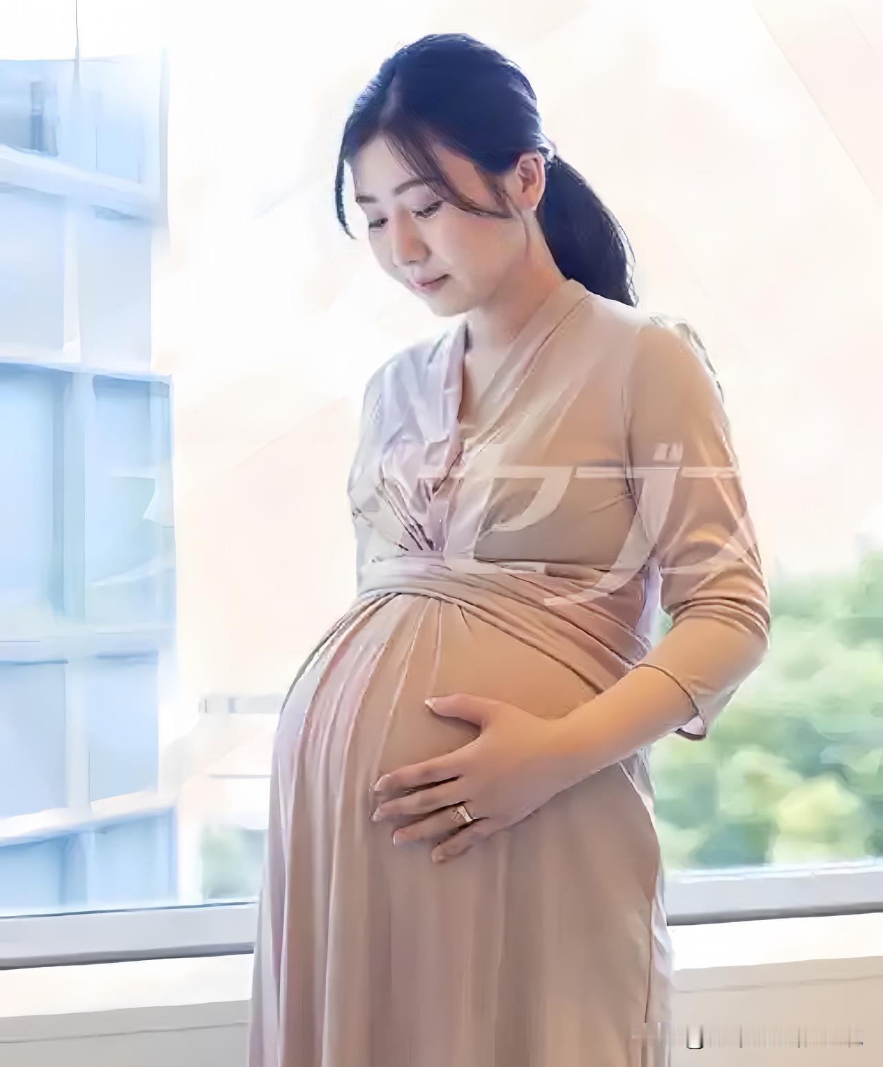 刚刷到福原爱再婚怀孕的消息，还挺感慨的！从跟江宏杰的抚养权大战闹到差点被逮捕，到