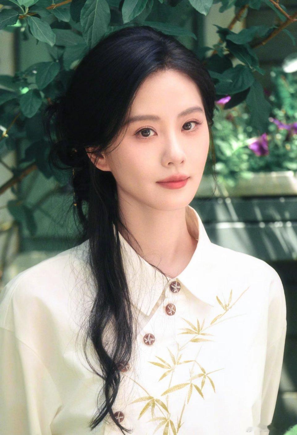 刘诗诗白鹿 爱奇艺平台颁奖失误，跟两位美女有什么关系？无妄之灾 