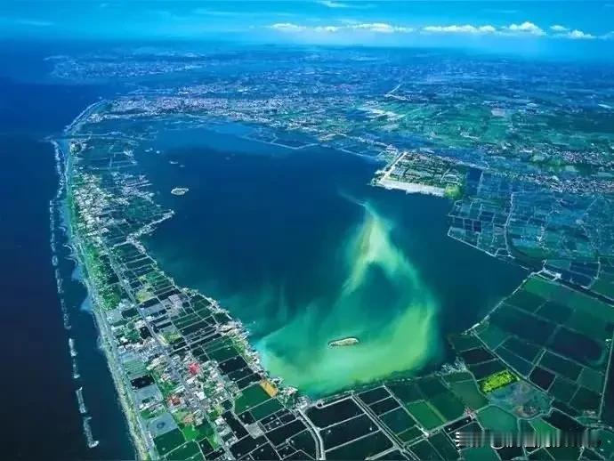 现在的台湾被分裂割据势力所掌控，希望尽快予以解决！[加油]

世界上只有一个中国