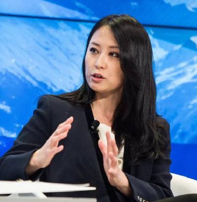 留过学，沾了点洋味！
就开始嫌国内法律落伍。

恨不得扒着洋人香两口！
这个现象