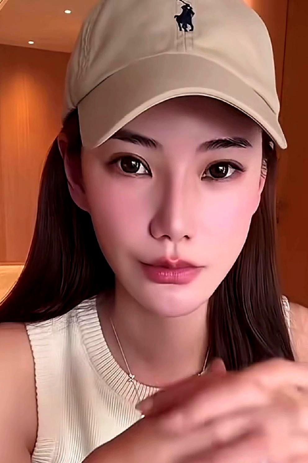 你敢信？汪小菲蹲产房外攥着纸巾哭 前俩月还跟亲妈拍桌子划清界限！
怀小马宝那阵