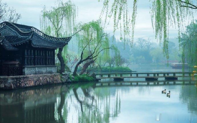 阳光信用  这个世界看似纷繁复杂，本质上却还是你一个人的世界。平淡地过着，简单地
