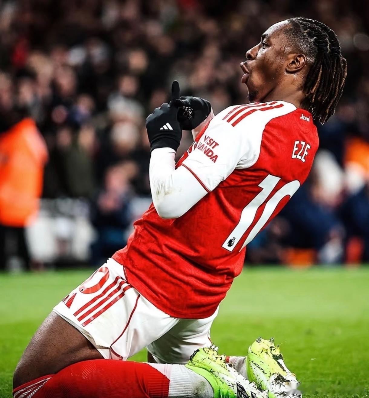 今晚英超将上演一场焦点大战，联赛排名第三的阿斯顿维拉将在主场维拉公园迎战领头羊阿