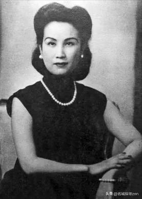 1935年，孙中山之子孙科，对离异的蓝妮一见钟情，后来向她求婚，已有3个孩子的蓝