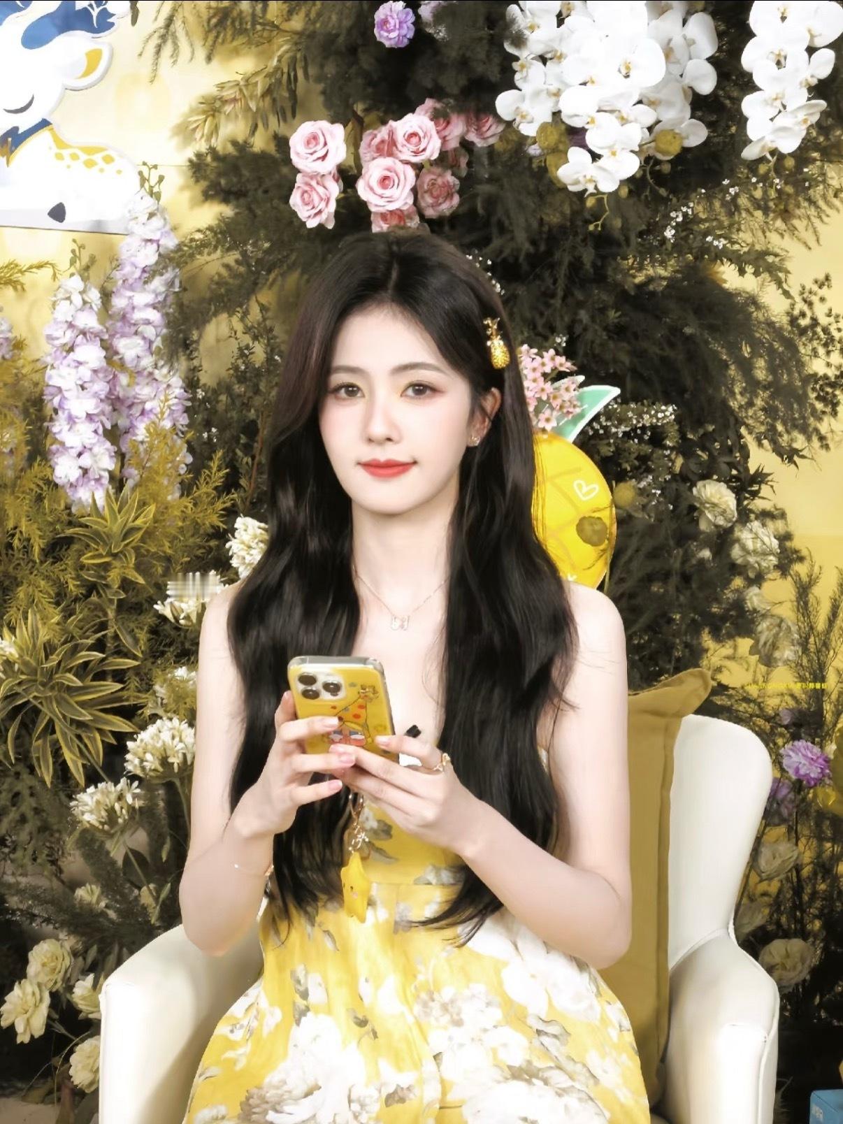 又是被菠萝妹萌晕的一天🍍 ​​​