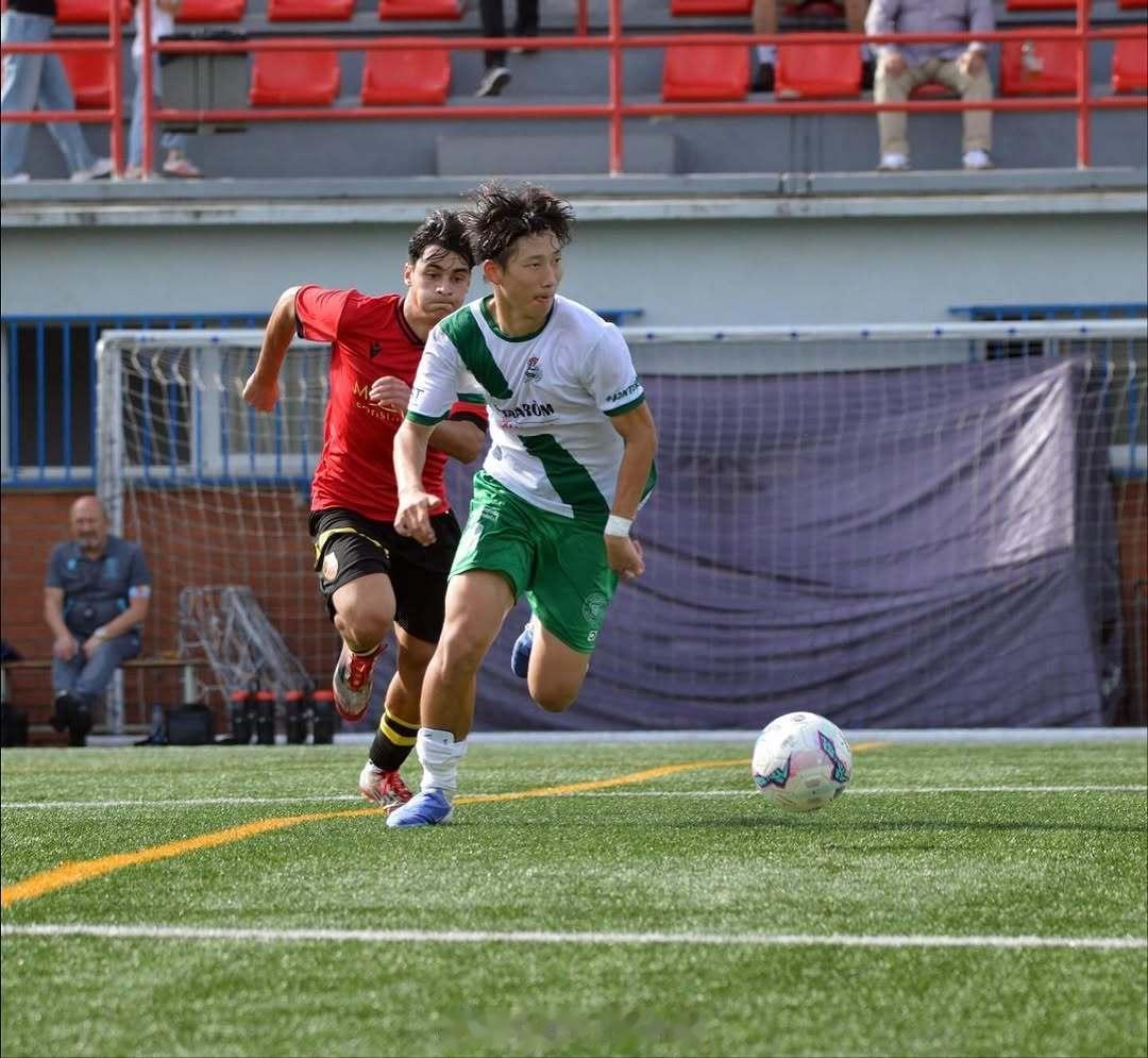 肖远豪【西班牙加泰甲级联赛(7) 第2组第6轮】10月26日，图罗佩拉3比0完胜