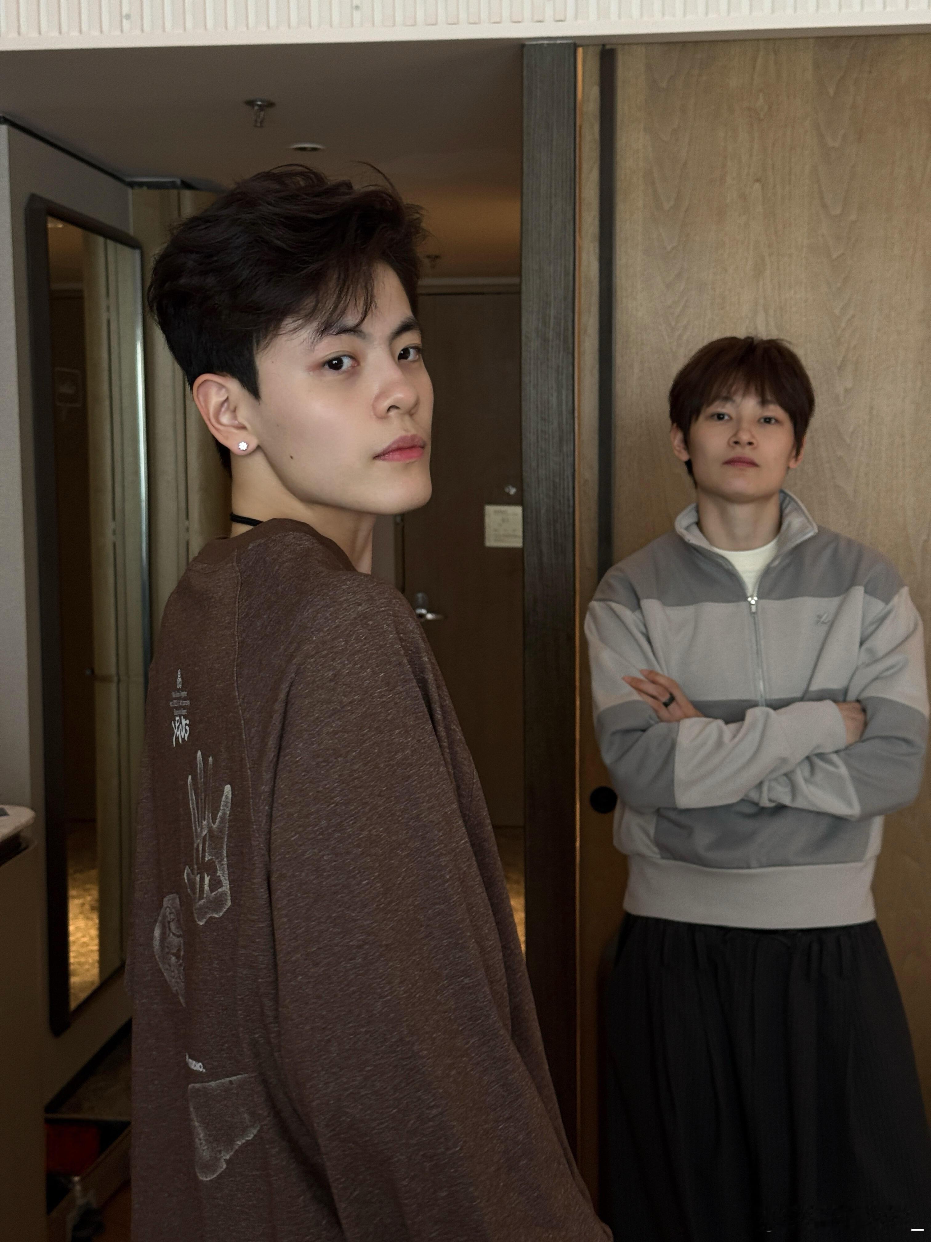 杨力维杨力维杨舒予y2ng 20260406y2更新，分享了姐妹俩合照库存 