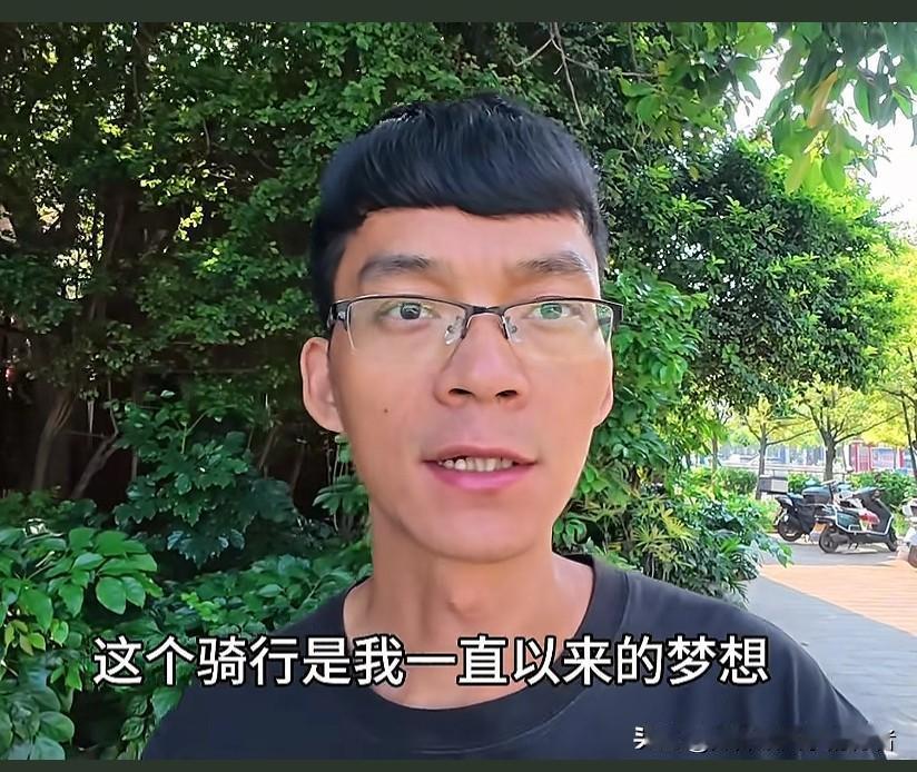 唐尚珺已经好些日子没有更新视频了。他此次踏上西北环线骑行之旅，按说，路上的素材相