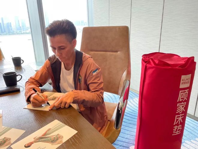 #亚运村的床垫都被带走了#丘妈不容易啊，顾家这一波营销做得不错。 ​​​