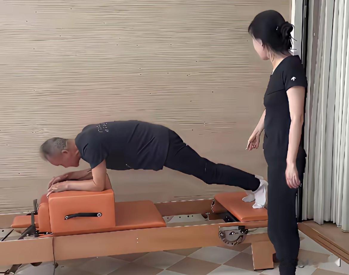 老王头前几十年都没尝过啥好菜……正所谓“人生七十古来稀”，他陷入了温情的漩涡。本