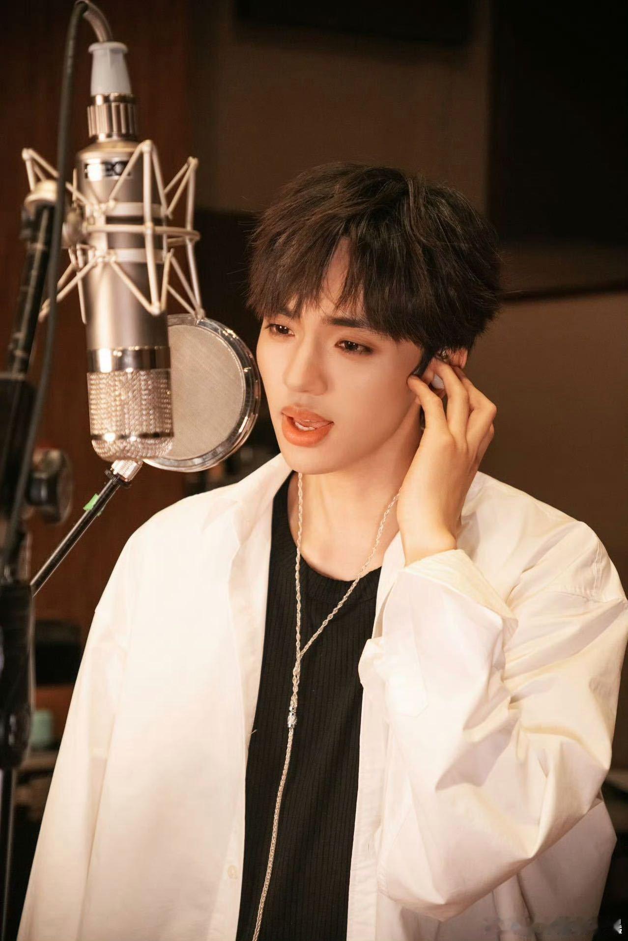 管健嘉晨是披哥主题曲制作人披哥主题曲是管健嘉晨写的披荆斩棘2026主题曲越 刚知