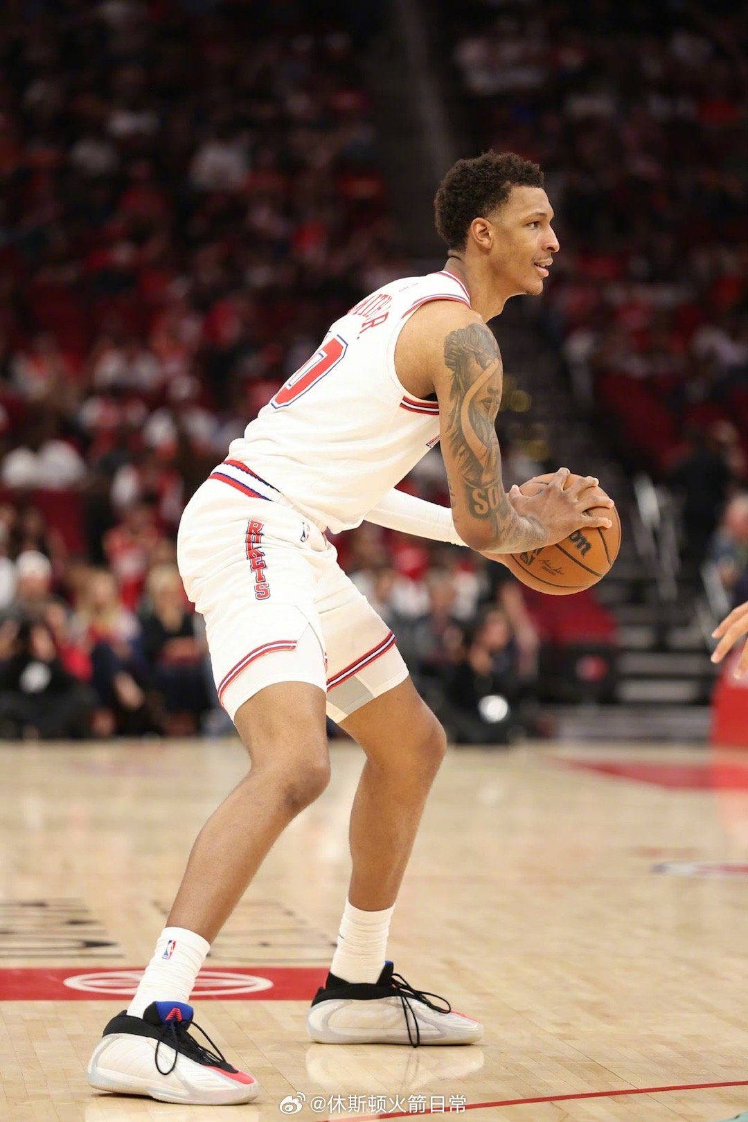 小贾本赛季vs掘金：17.5 分9.5 篮板3.0 助攻47.3%投篮命中率50